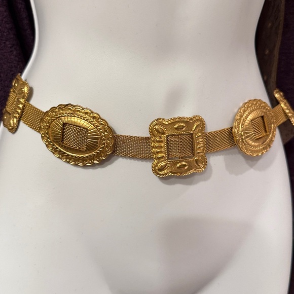 Streets Ahead Accessories - Streets Ahead Gold Decorative Belt NWOT